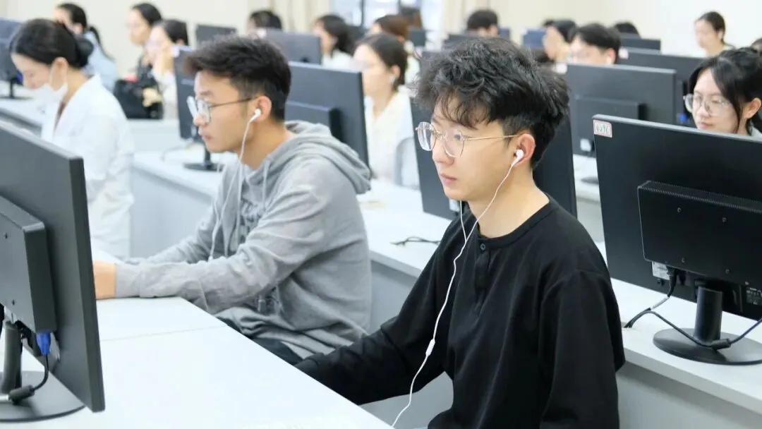 执医技能考试怎么考?这场模拟考把“考场”搬进实训中心-第1张图片-四季读书网 执医技能考试怎么考?这场模拟考把“考场”搬进实训中心-第1张图片-四季读书网