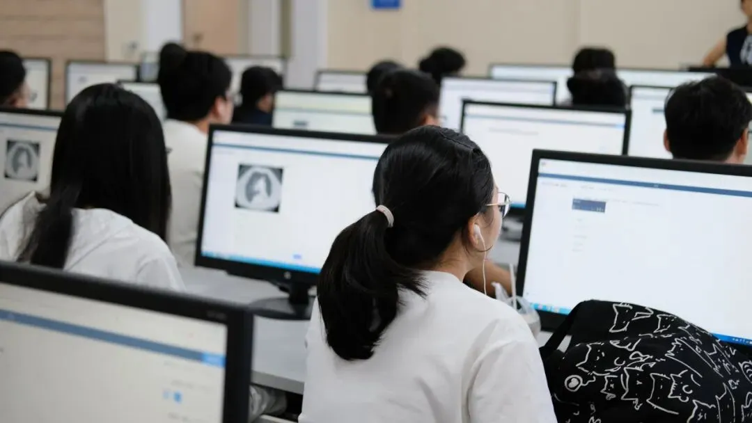 执医技能考试怎么考?这场模拟考把“考场”搬进实训中心-第2张图片-四季读书网 执医技能考试怎么考?这场模拟考把“考场”搬进实训中心-第2张图片-四季读书网