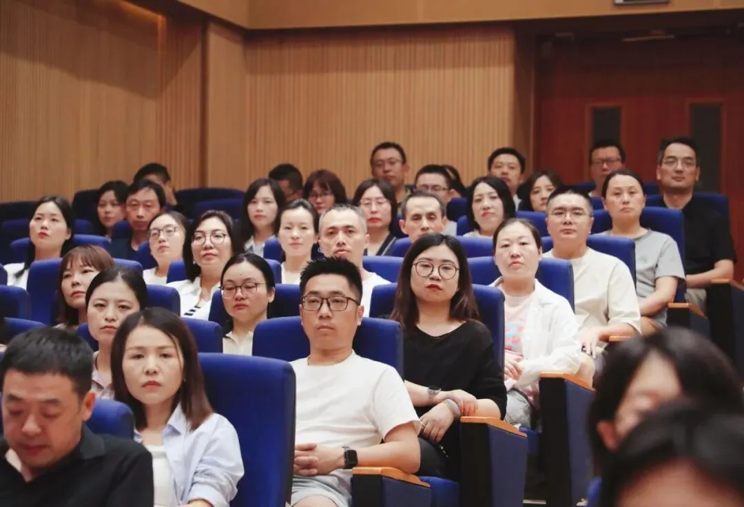 少年当扶摇,砺剑启新程 ——我校举行初三年级动员大会-第38张图片-四季读书网