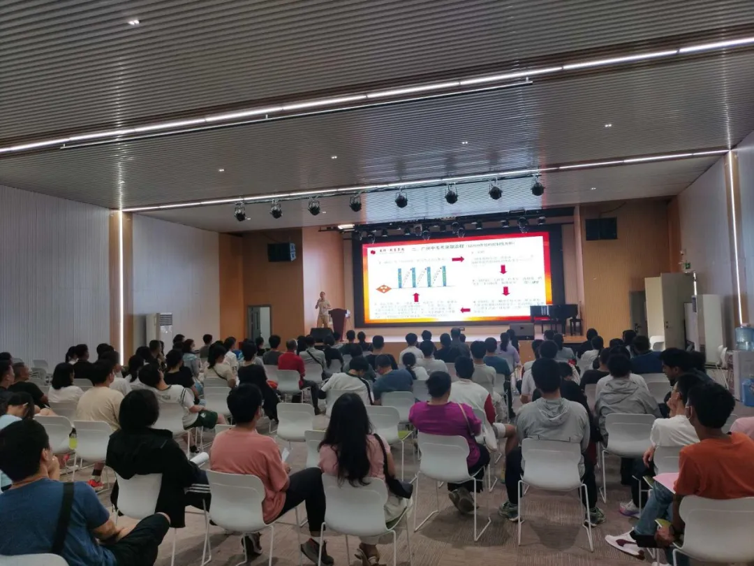 精准导航升学路 智慧抉择赢未来-黄师中高考学校中考复读班志愿填报专题讲座纪实-第5张图片-四季读书网 精准导航升学路 智慧抉择赢未来-黄师中高考学校中考复读班志愿填报专题讲座纪实-第5张图片-四季读书网