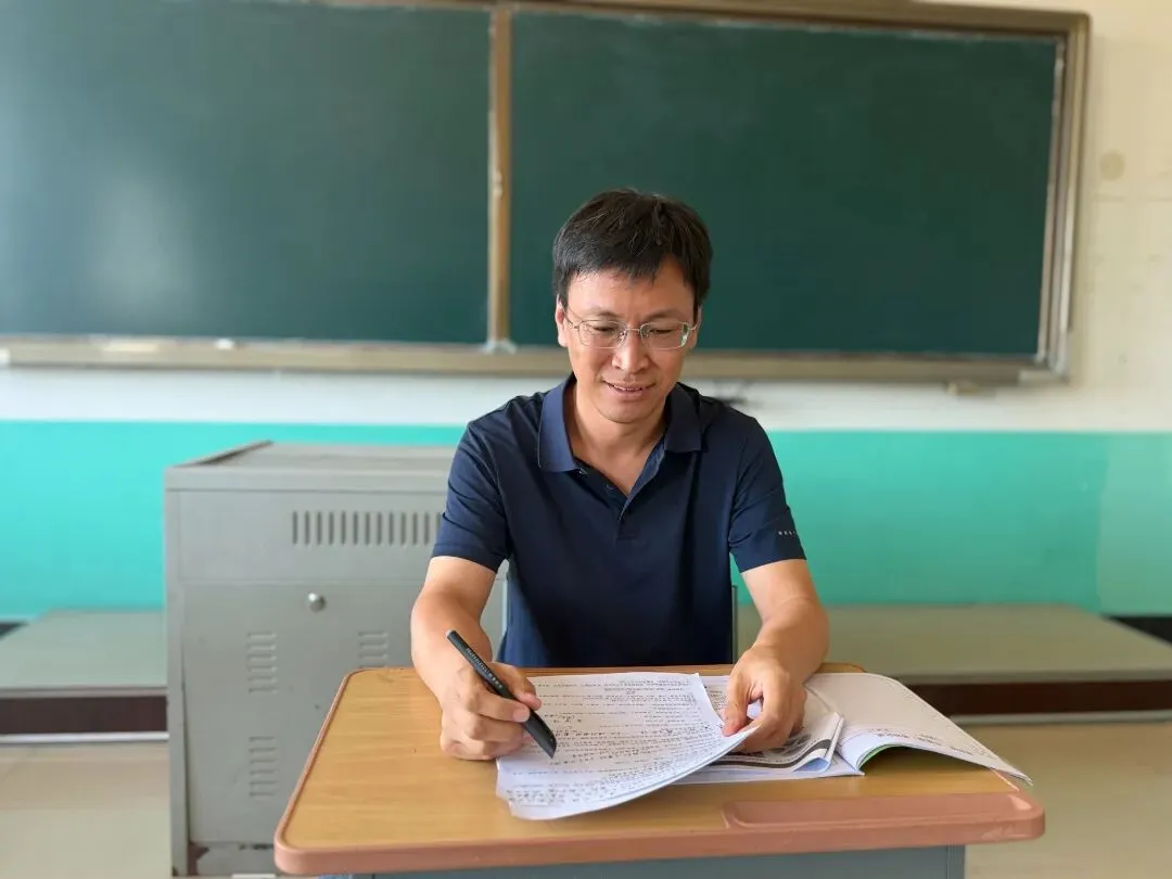 启智笃学|研析高考新动向,聚力深耕备征程——我校高考学科开展2027年专题集体教研活动-第13张图片-四季读书网 启智笃学|研析高考新动向,聚力深耕备征程——我校高考学科开展2027年专题集体教研活动-第13张图片-四季读书网