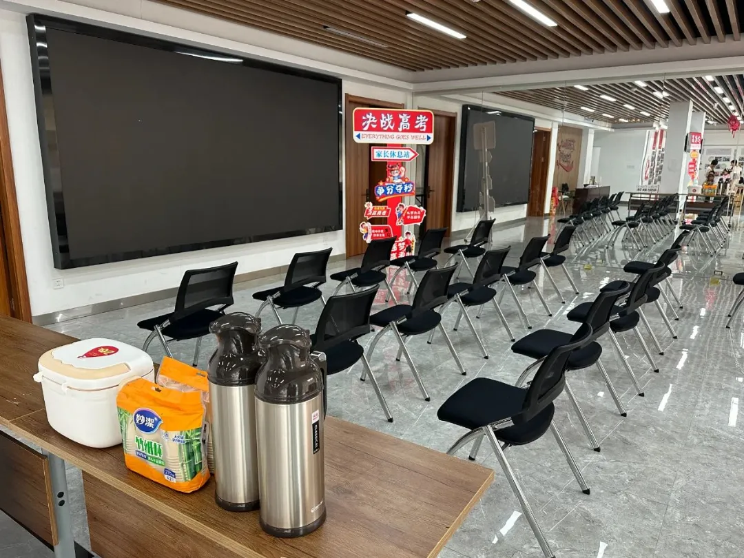 高考首日,这份来自拱墅区“武林大妈”的守护请查收-第5张图片-四季读书网
