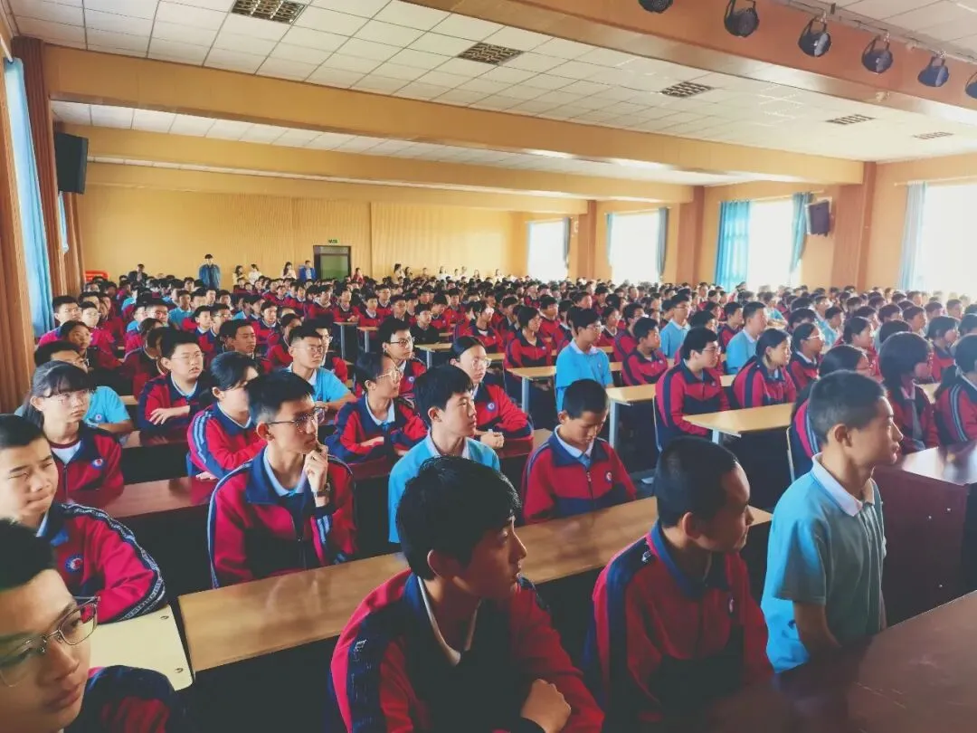 连搭中学举行中考冲刺动员大会-第8张图片-四季读书网 连搭中学举行中考冲刺动员大会-第8张图片-四季读书网
