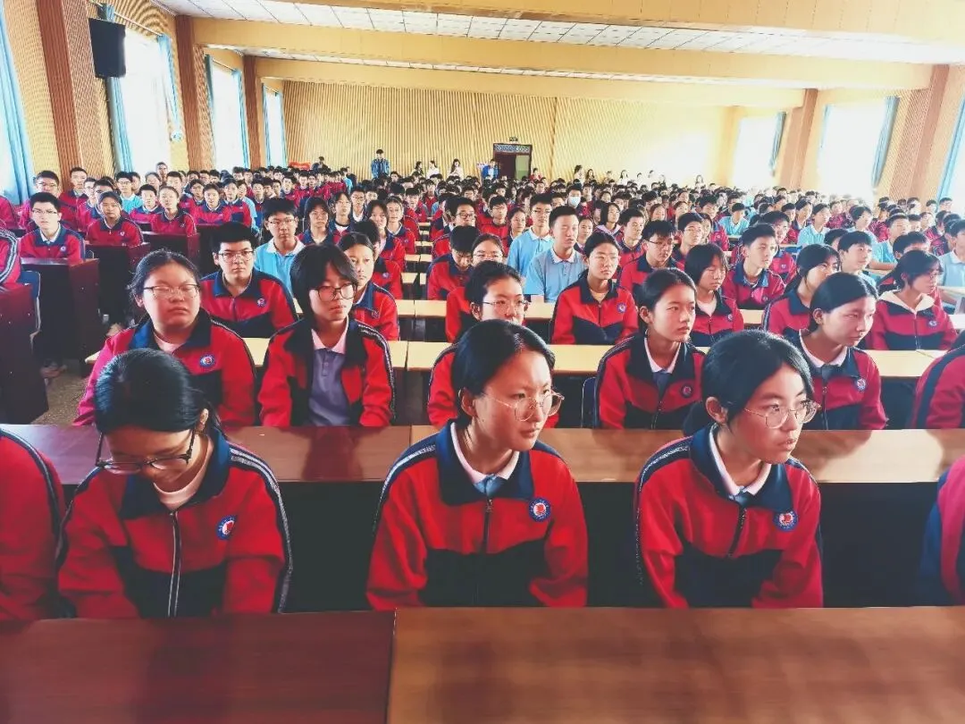连搭中学举行中考冲刺动员大会-第9张图片-四季读书网 连搭中学举行中考冲刺动员大会-第9张图片-四季读书网