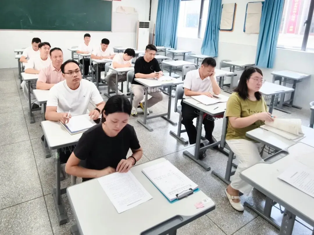 深化真题研究 把握教学方向丨初中部开展专题教研活动-第7张图片-四季读书网 深化真题研究 把握教学方向丨初中部开展专题教研活动-第7张图片-四季读书网