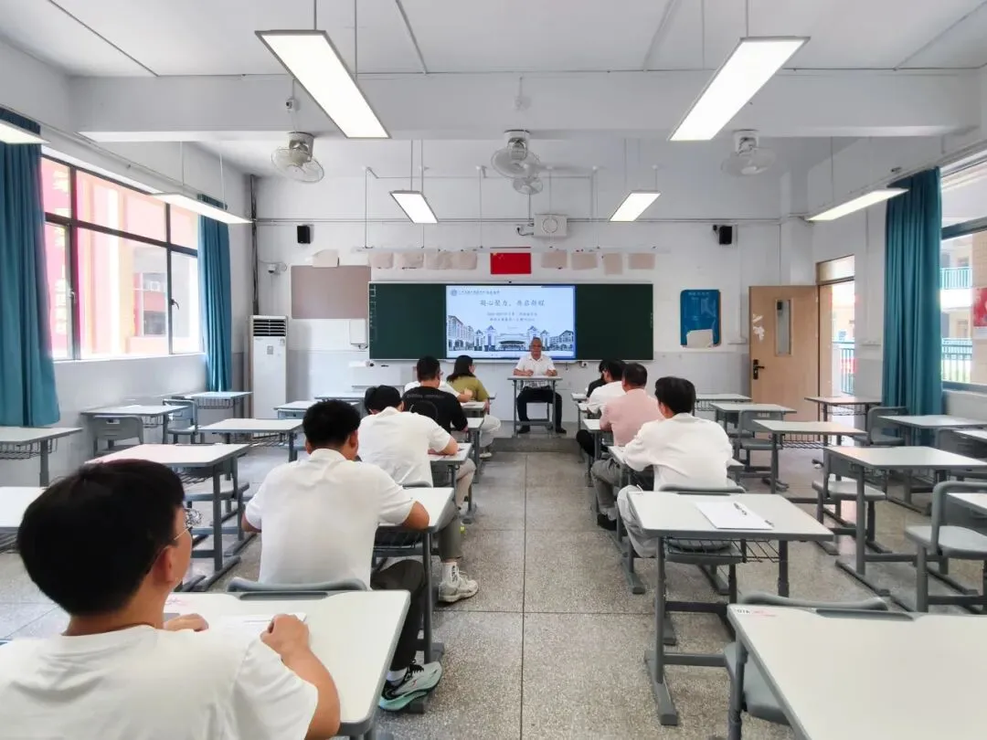深化真题研究 把握教学方向丨初中部开展专题教研活动-第8张图片-四季读书网 深化真题研究 把握教学方向丨初中部开展专题教研活动-第8张图片-四季读书网