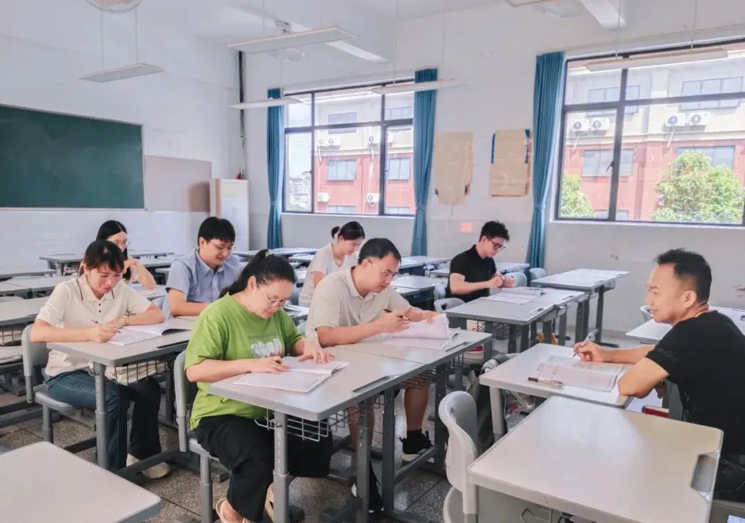 深化真题研究 把握教学方向丨初中部开展专题教研活动-第12张图片-四季读书网 深化真题研究 把握教学方向丨初中部开展专题教研活动-第12张图片-四季读书网