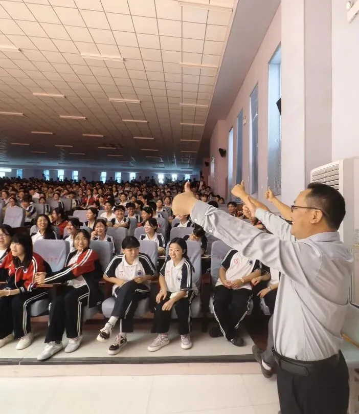 挺进高三 决胜高考——赞皇中学高三年级励志演讲活动圆满举行-第22张图片-四季读书网