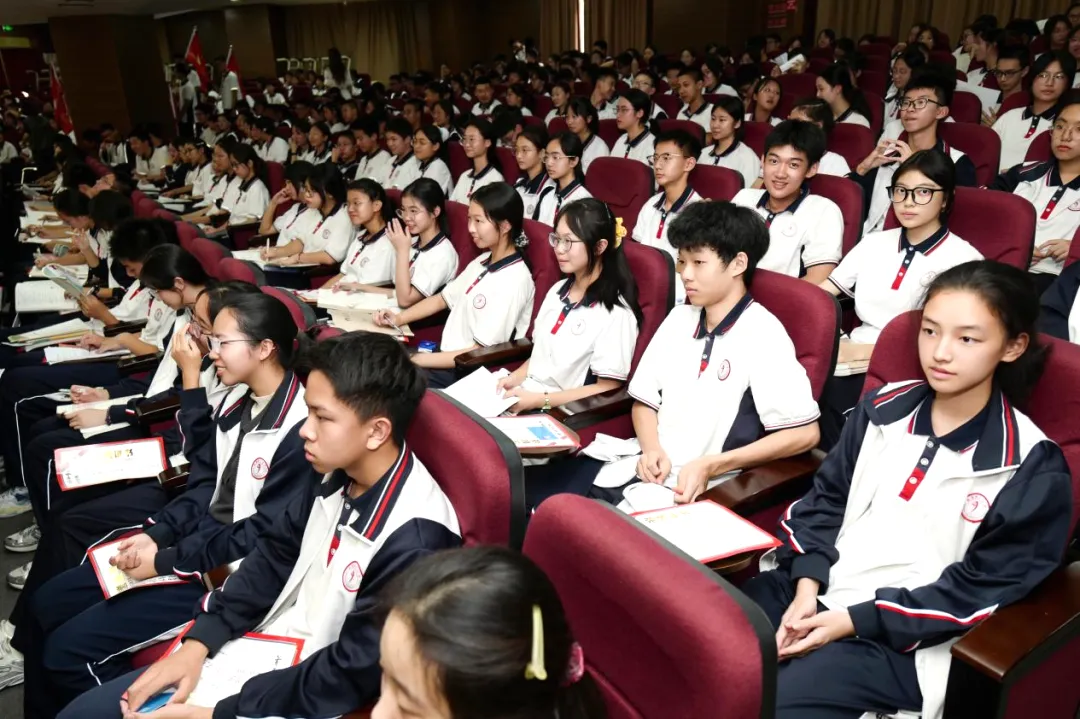 聚力初三启新程·榜样领航勇争先 | 成都四十九中枫林校区初三年级表彰大会圆满举行-第32张图片-四季读书网 聚力初三启新程·榜样领航勇争先 | 成都四十九中枫林校区初三年级表彰大会圆满举行-第32张图片-四季读书网