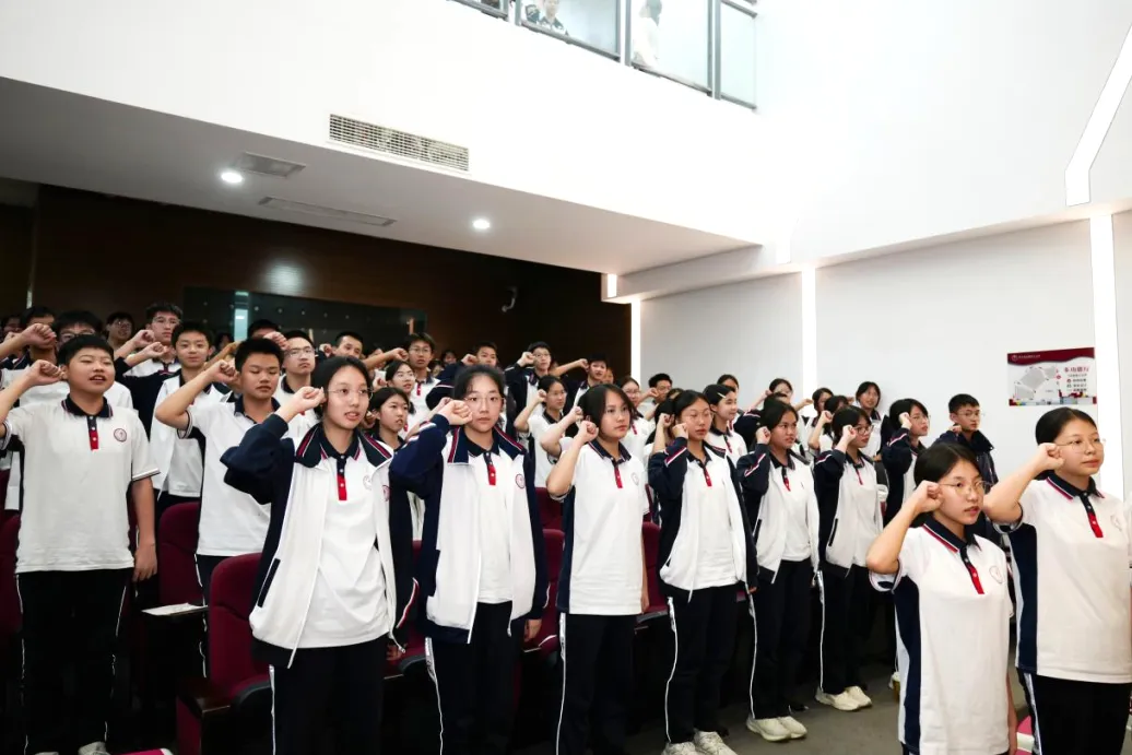 聚力初三启新程·榜样领航勇争先 | 成都四十九中枫林校区初三年级表彰大会圆满举行-第40张图片-四季读书网 聚力初三启新程·榜样领航勇争先 | 成都四十九中枫林校区初三年级表彰大会圆满举行-第40张图片-四季读书网