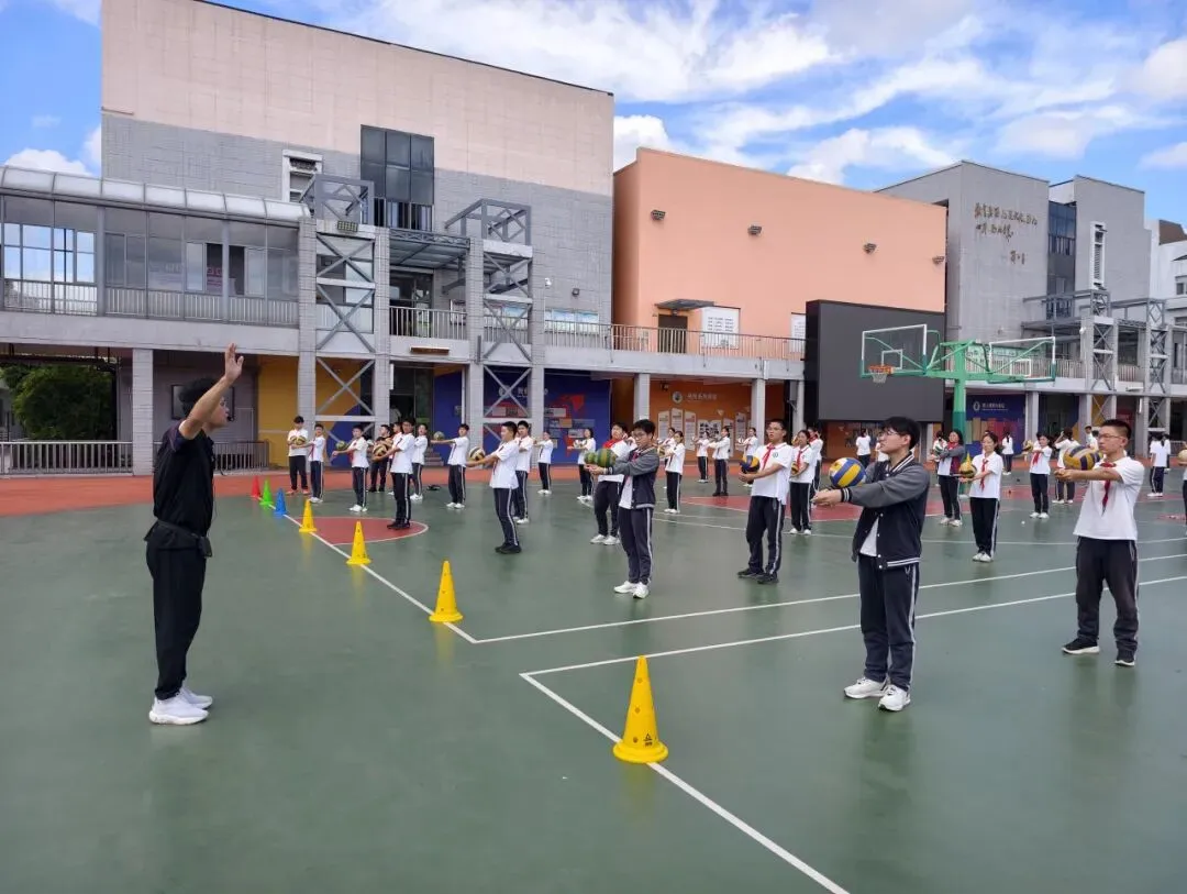 【教学教研】教研赋能课堂 聚力备战中考——树人学校南门街校区开展初三年级体育公开课教研活动-第1张图片-四季读书网 【教学教研】教研赋能课堂 聚力备战中考——树人学校南门街校区开展初三年级体育公开课教研活动-第1张图片-四季读书网