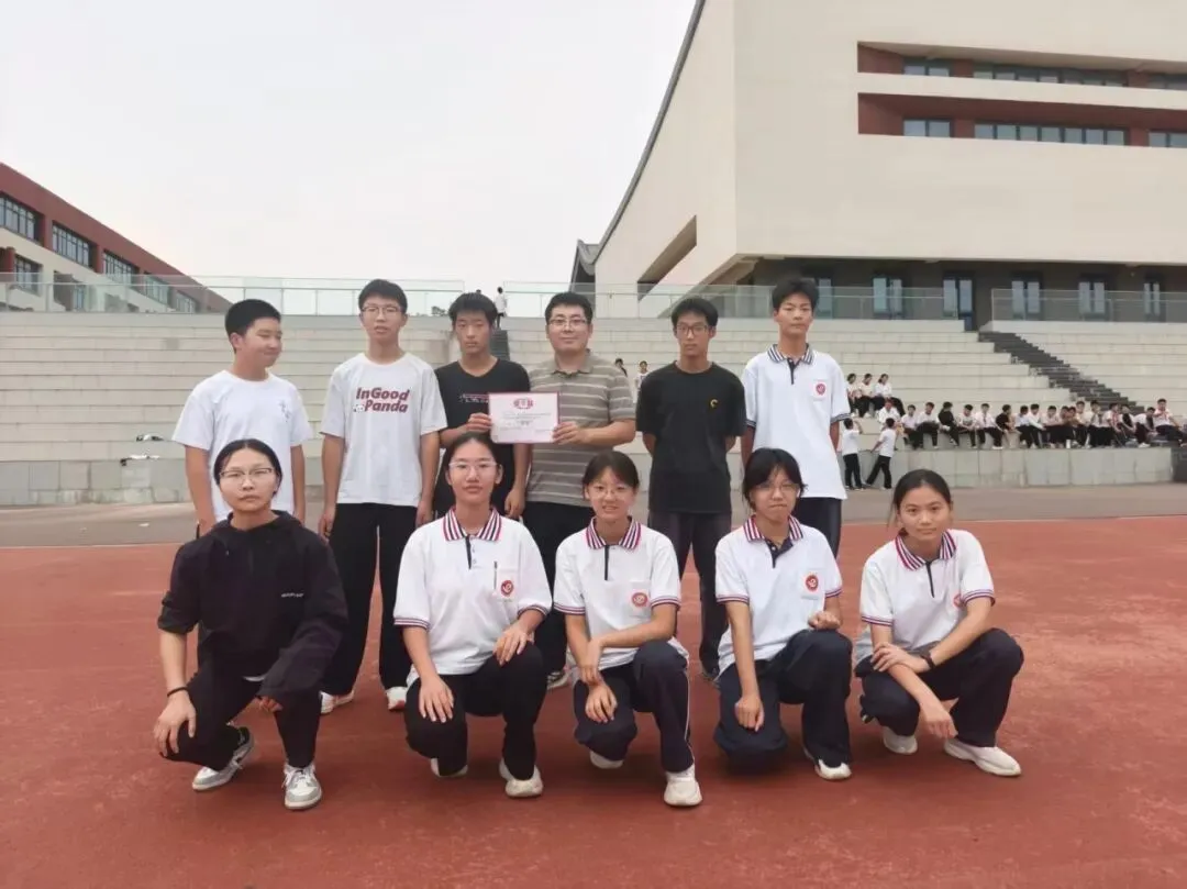 奔跑向未来,接力战初三——上音实验鹤壁分校九年级10*100接力跑燃情举行-第11张图片-四季读书网 奔跑向未来,接力战初三——上音实验鹤壁分校九年级10*100接力跑燃情举行-第11张图片-四季读书网