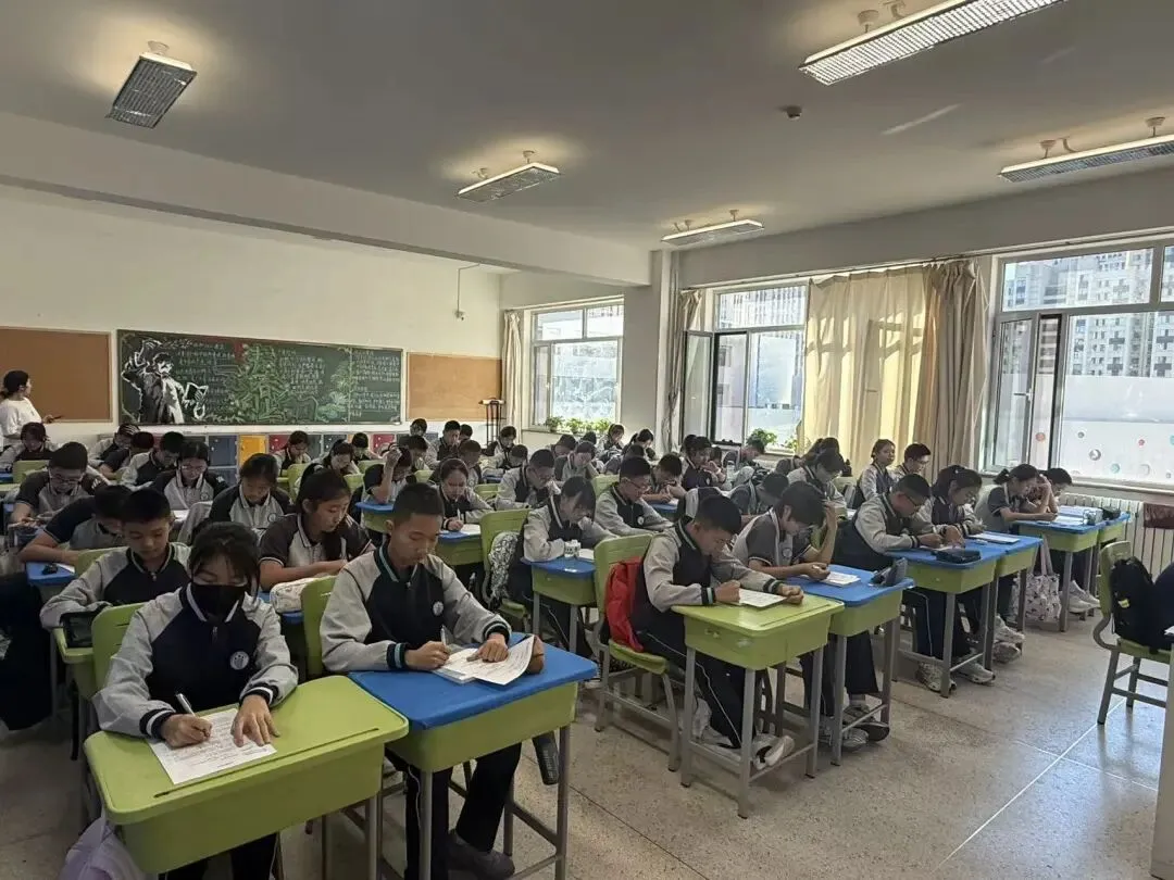 初二的焦虑症:孩子不吵不闹,其实早已内耗崩溃-第1张图片-四季读书网