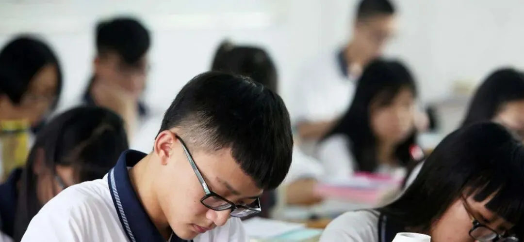 上了高中才明白,中考多考几分,可能比高中拼命三年更值钱!-第3张图片-四季读书网 上了高中才明白,中考多考几分,可能比高中拼命三年更值钱!-第3张图片-四季读书网