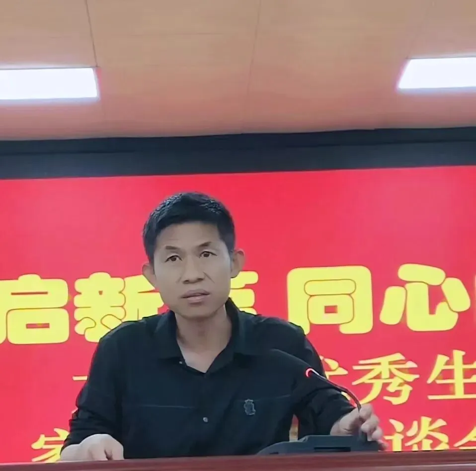 聚力启新篇 同心战中考 ——上蔡四中召开九年级优秀生家校共育座谈会-第22张图片-四季读书网 聚力启新篇 同心战中考 ——上蔡四中召开九年级优秀生家校共育座谈会-第22张图片-四季读书网