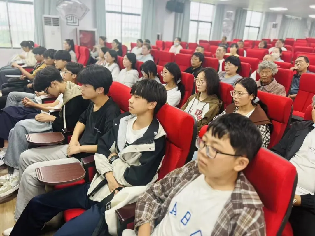 聚力启新篇 同心战中考 ——上蔡四中召开九年级优秀生家校共育座谈会-第28张图片-四季读书网 聚力启新篇 同心战中考 ——上蔡四中召开九年级优秀生家校共育座谈会-第28张图片-四季读书网