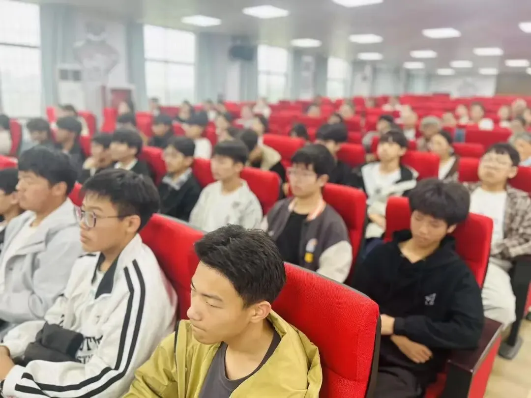 聚力启新篇 同心战中考 ——上蔡四中召开九年级优秀生家校共育座谈会-第29张图片-四季读书网 聚力启新篇 同心战中考 ——上蔡四中召开九年级优秀生家校共育座谈会-第29张图片-四季读书网