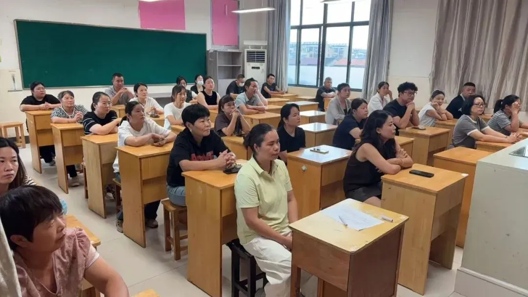 携手初三新征程 同心共育向未来——宜兴市桃溪中学初三年级家长会圆满举行-第19张图片-四季读书网 携手初三新征程 同心共育向未来——宜兴市桃溪中学初三年级家长会圆满举行-第19张图片-四季读书网