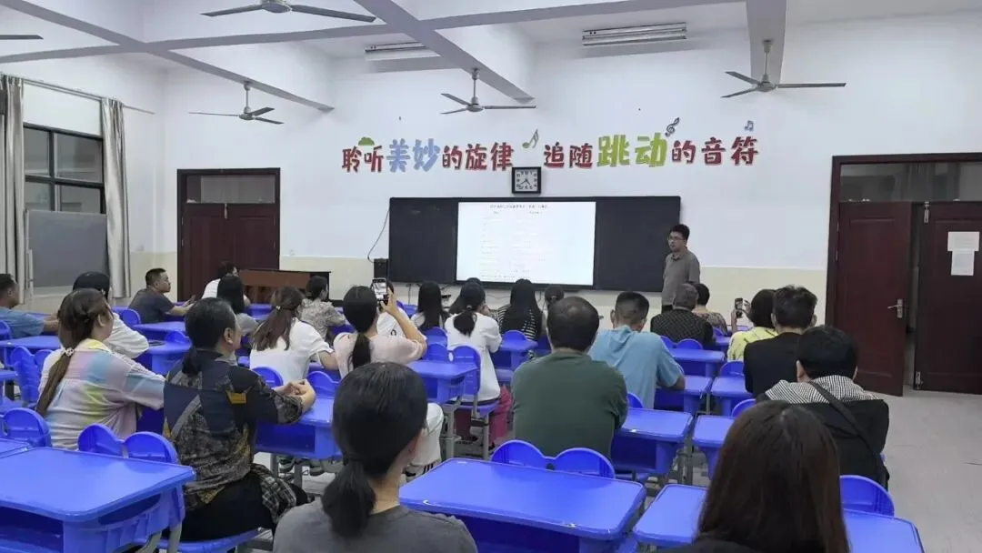 携手初三新征程 同心共育向未来——宜兴市桃溪中学初三年级家长会圆满举行-第26张图片-四季读书网 携手初三新征程 同心共育向未来——宜兴市桃溪中学初三年级家长会圆满举行-第26张图片-四季读书网