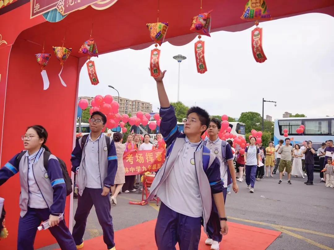 今日中考启幕!9.5万名考生奔赴梦想-第14张图片-四季读书网 今日中考启幕!9.5万名考生奔赴梦想-第14张图片-四季读书网