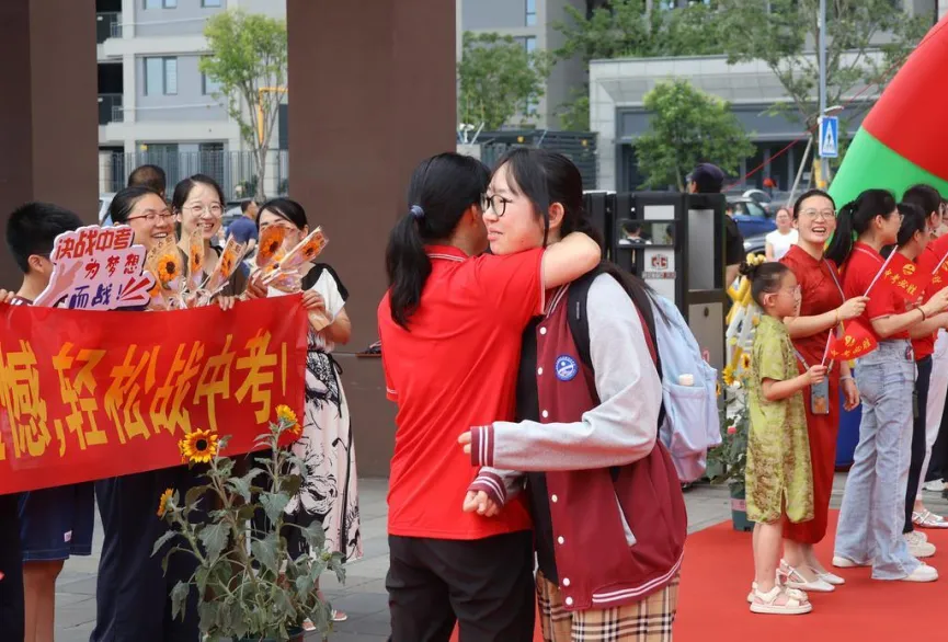 今日中考启幕!9.5万名考生奔赴梦想-第20张图片-四季读书网 今日中考启幕!9.5万名考生奔赴梦想-第20张图片-四季读书网