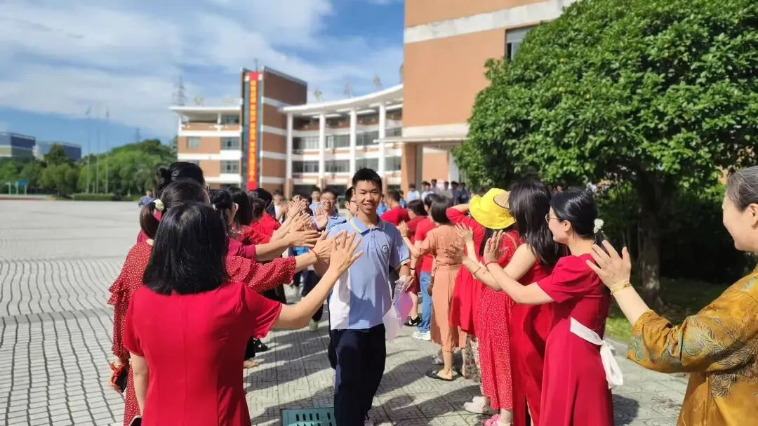今日中考启幕!9.5万名考生奔赴梦想-第33张图片-四季读书网 今日中考启幕!9.5万名考生奔赴梦想-第33张图片-四季读书网