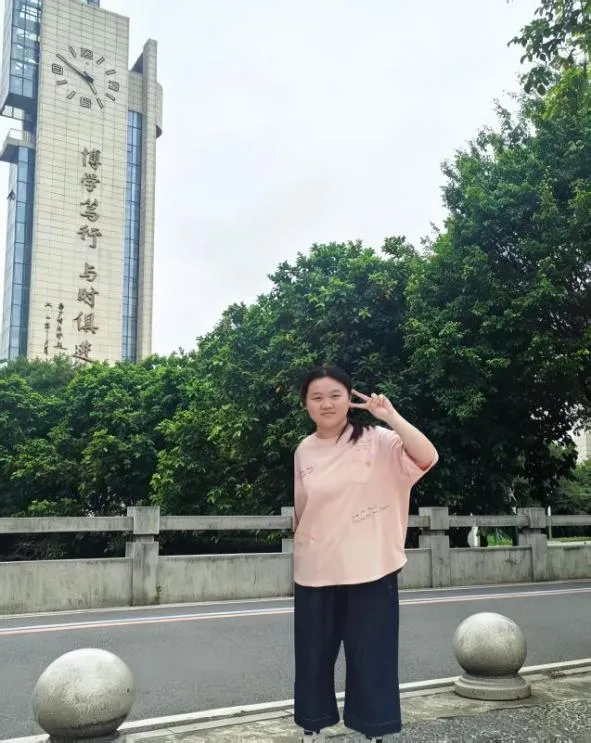 铸魂强师 奋进有我 | 普宁市华侨中学高考成绩优秀团队师生风采(二)-第2张图片-四季读书网 铸魂强师 奋进有我 | 普宁市华侨中学高考成绩优秀团队师生风采(二)-第2张图片-四季读书网