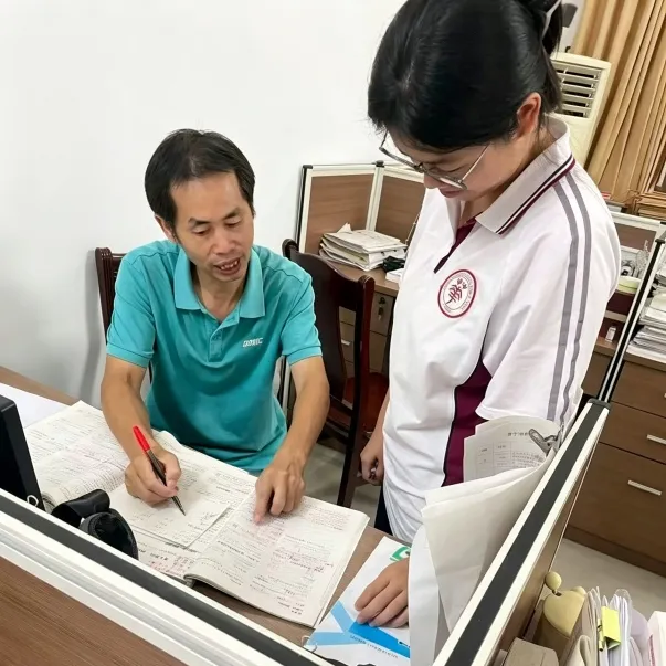 铸魂强师 奋进有我 | 普宁市华侨中学高考成绩优秀团队师生风采(二)-第17张图片-四季读书网 铸魂强师 奋进有我 | 普宁市华侨中学高考成绩优秀团队师生风采(二)-第17张图片-四季读书网