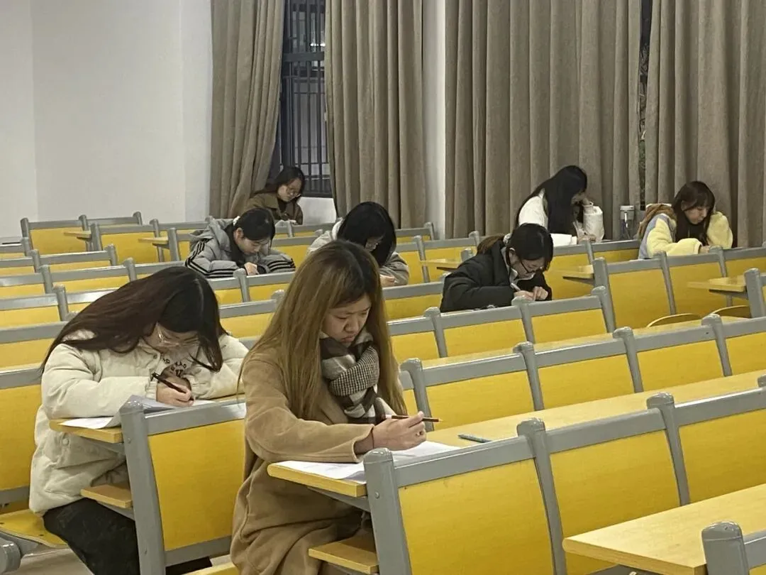 直击艺术学院四六级模拟考现场-第6张图片-四季读书网 直击艺术学院四六级模拟考现场-第6张图片-四季读书网