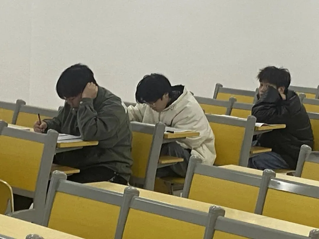 直击艺术学院四六级模拟考现场-第7张图片-四季读书网 直击艺术学院四六级模拟考现场-第7张图片-四季读书网
