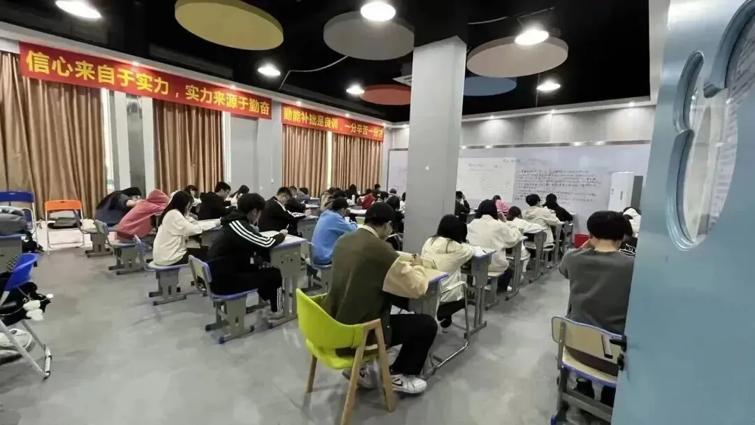 2026 年学吧教育 3 + 证书高职高考清远弘毅校区火热招生中!小班教学,个性化辅导,团报优惠力度大,助力中职生圆梦全日制大学!-第138张图片-四季读书网