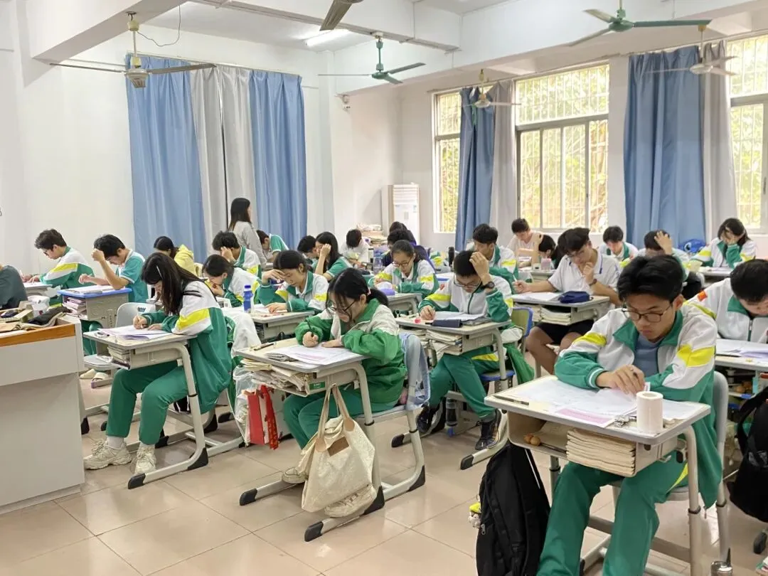 【思源·高考】乘风破浪 冲刺高考——我校高三年级举行2024年“广州一模”考试-第9张图片-四季读书网
