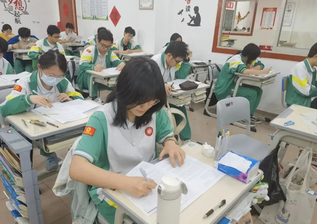 【思源·高考】乘风破浪 冲刺高考——我校高三年级举行2024年“广州一模”考试-第10张图片-四季读书网