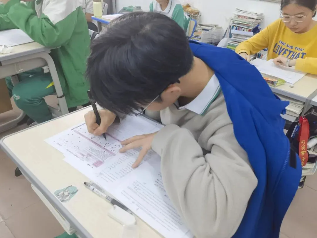【思源·高考】乘风破浪 冲刺高考——我校高三年级举行2024年“广州一模”考试-第13张图片-四季读书网