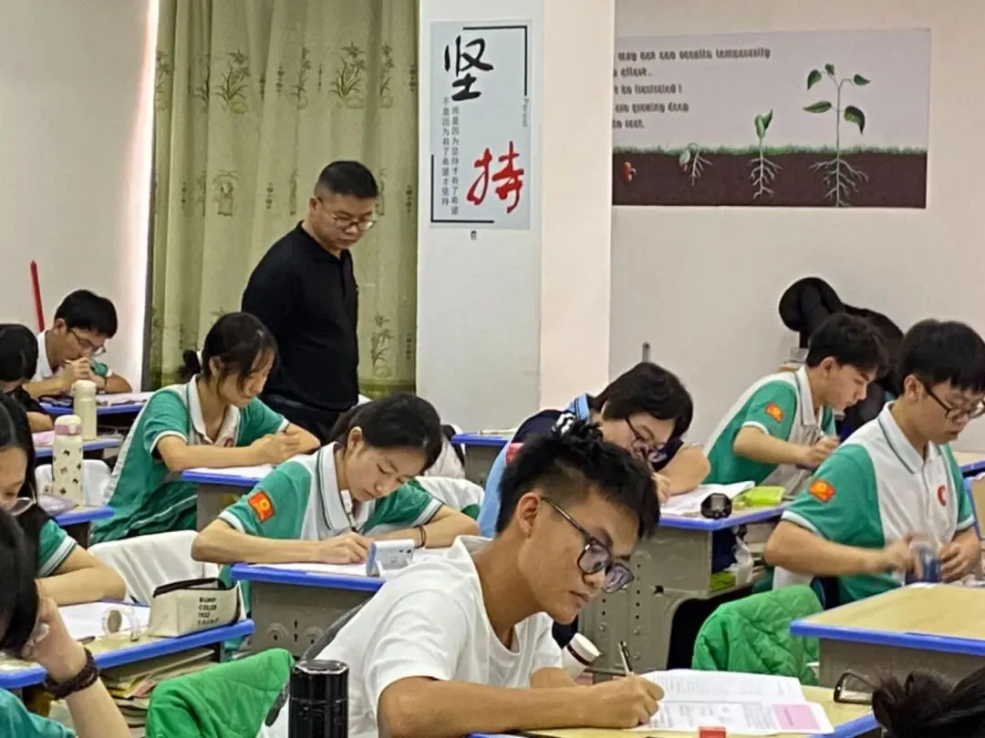 【思源·高考】乘风破浪 冲刺高考——我校高三年级举行2024年“广州一模”考试-第14张图片-四季读书网
