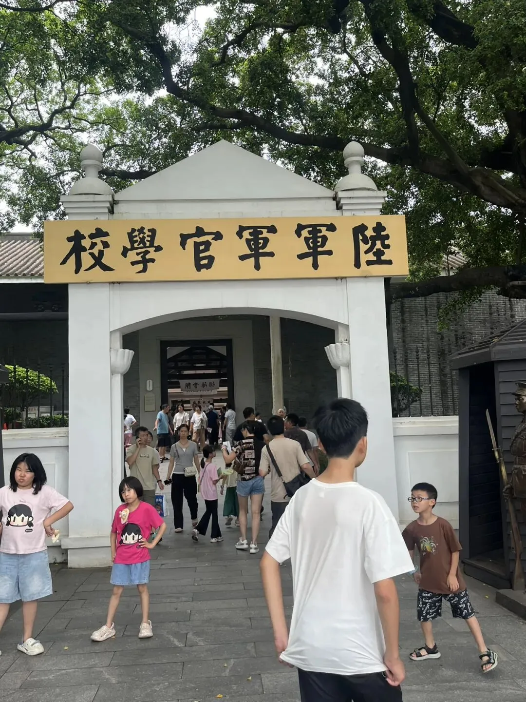 历史不能遗忘,但是中考改革历史准备不记入,英语作为一门外交语言却把分数从120分提到150分,实际在中国有多少人出到社会真正用到英语?-第1张图片-四季读书网 历史不能遗忘,但是中考改革历史准备不记入,英语作为一门外交语言却把分数从120分提到150分,实际在中国有多少人出到社会真正用到英语?-第1张图片-四季读书网