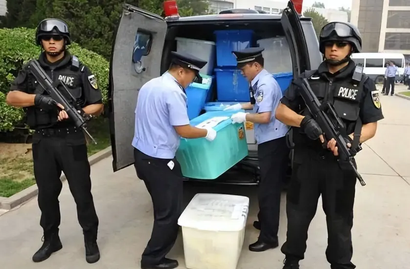 都是押运,运钞员用的是霰弹枪,高考试卷押送却是步枪,有何不同?-第3张图片-四季读书网 都是押运,运钞员用的是霰弹枪,高考试卷押送却是步枪,有何不同?-第3张图片-四季读书网