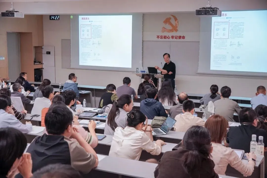 记者观察 | 2027年陕西省新高考命题趋势及第一轮复习备考研讨会观察-第5张图片-四季读书网 记者观察 | 2027年陕西省新高考命题趋势及第一轮复习备考研讨会观察-第5张图片-四季读书网