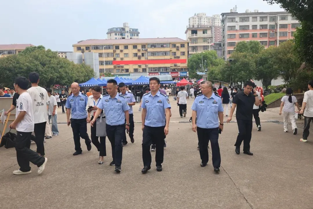郑越督导检查高考安保工作-第3张图片-四季读书网