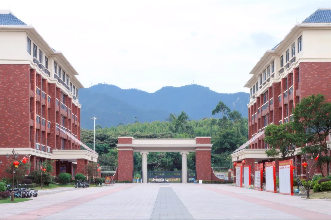 肇庆华赋|湾区优质教育新坐标,广州中考可填报的优质学府!-第13张图片-四季读书网
