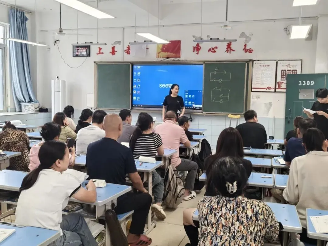 家校同心聚合力 携手同行迎中考——永十二中召开2026年秋期初三家长会-第10张图片-四季读书网 家校同心聚合力 携手同行迎中考——永十二中召开2026年秋期初三家长会-第10张图片-四季读书网