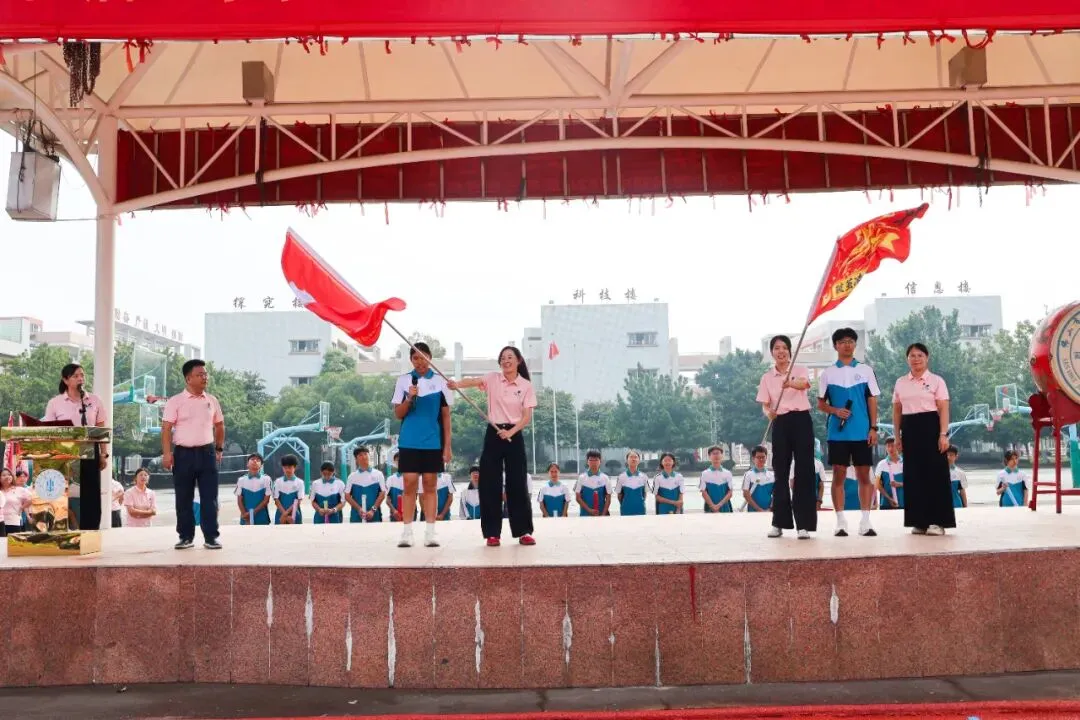 黑马踏新程,步步皆生光——2027届初三出征仪式暨新跑道启用典礼-第11张图片-四季读书网