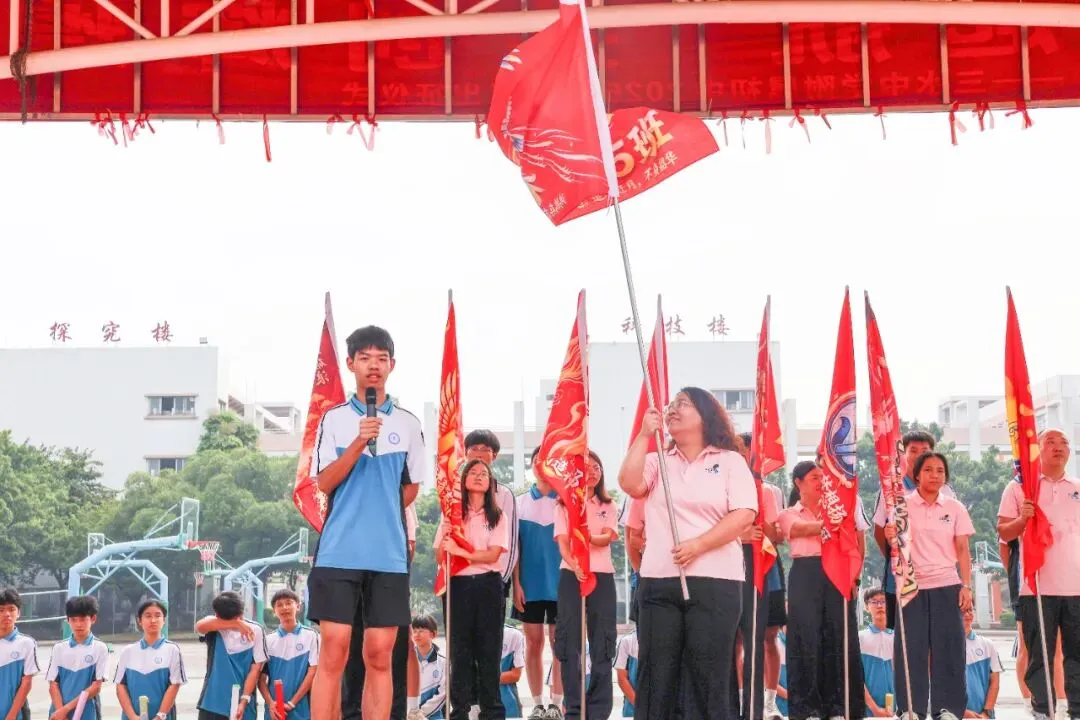 黑马踏新程,步步皆生光——2027届初三出征仪式暨新跑道启用典礼-第17张图片-四季读书网