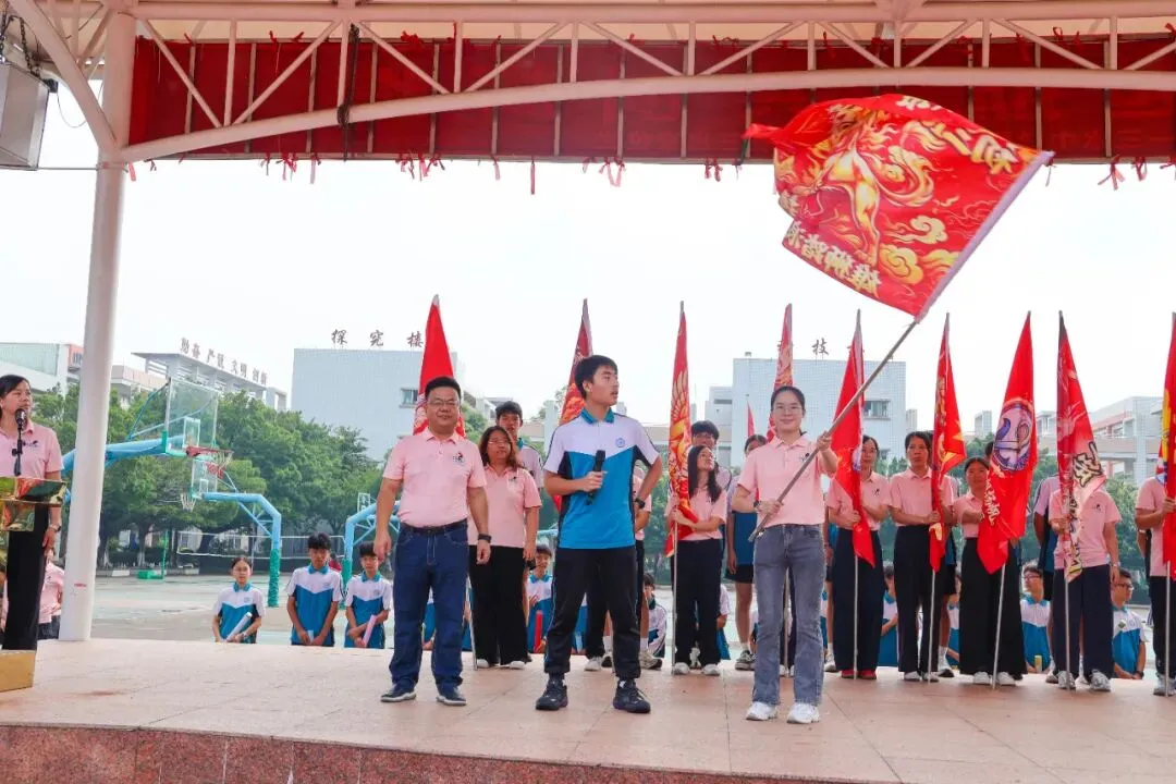 黑马踏新程,步步皆生光——2027届初三出征仪式暨新跑道启用典礼-第18张图片-四季读书网