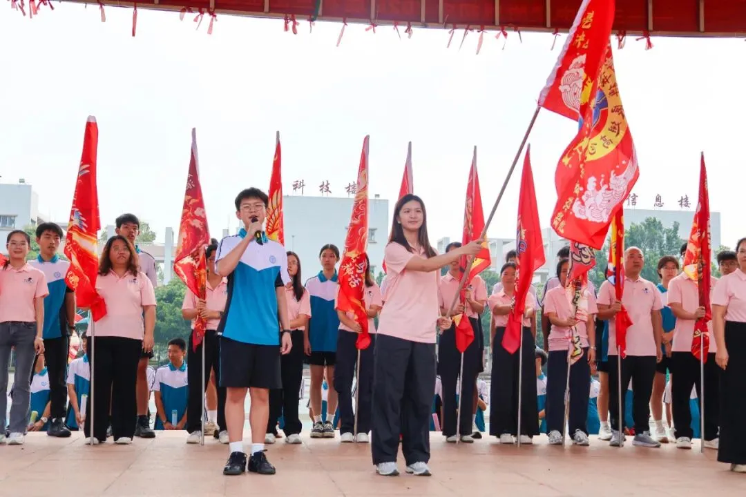 黑马踏新程,步步皆生光——2027届初三出征仪式暨新跑道启用典礼-第23张图片-四季读书网