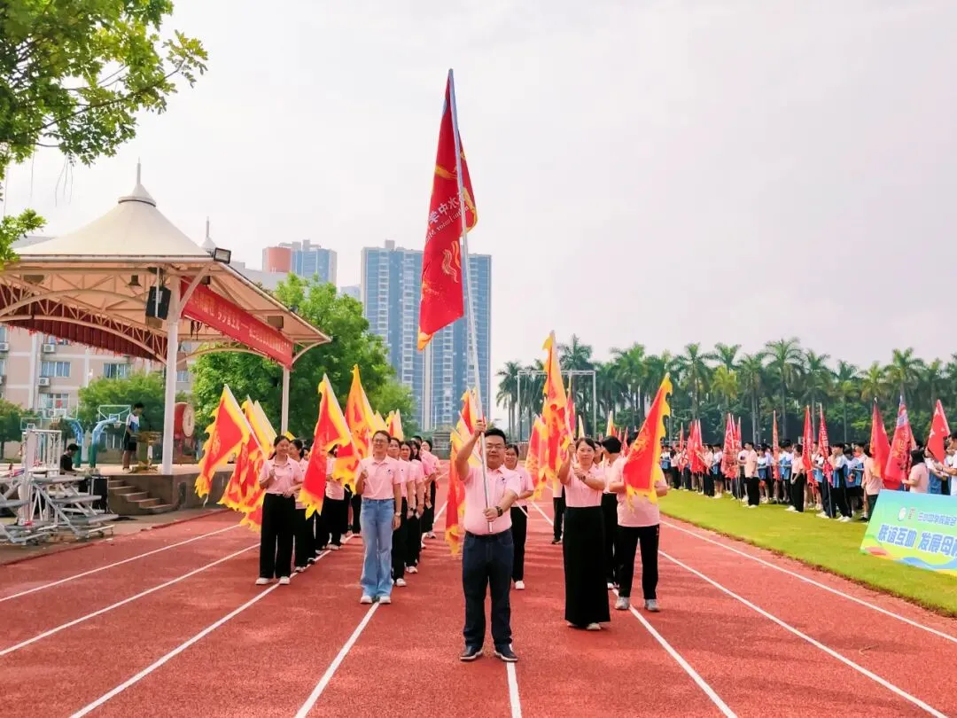 黑马踏新程,步步皆生光——2027届初三出征仪式暨新跑道启用典礼-第33张图片-四季读书网