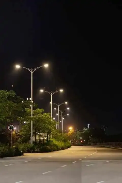 高考前夜整条街黑了下来,邻居们把蜡烛点到了路口-第5张图片-四季读书网