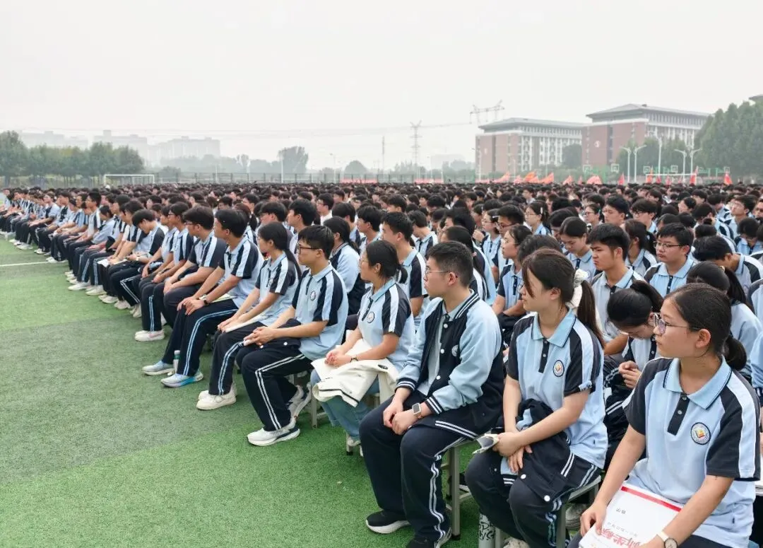 冲刺高考,挑战极限——市一高举行高三年级励志报告会-第2张图片-四季读书网