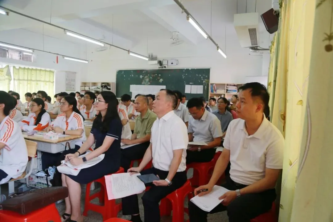 笃学川中 | 河源市2027届高考备考视导送教暨龙川县高考备考第二次研讨活动走进龙川一中-第10张图片-四季读书网 笃学川中 | 河源市2027届高考备考视导送教暨龙川县高考备考第二次研讨活动走进龙川一中-第10张图片-四季读书网