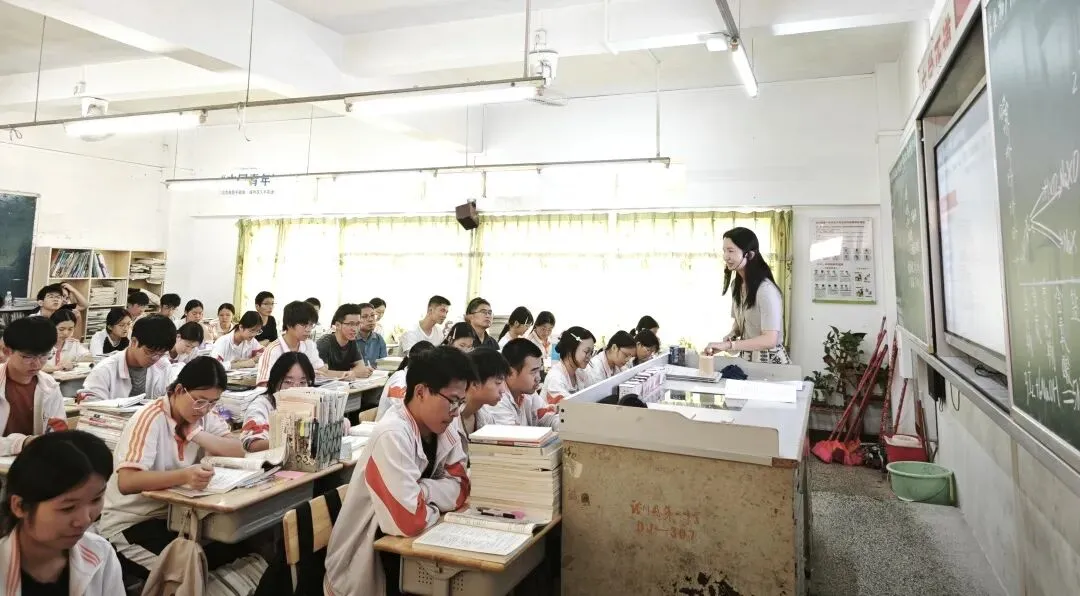 笃学川中 | 河源市2027届高考备考视导送教暨龙川县高考备考第二次研讨活动走进龙川一中-第20张图片-四季读书网 笃学川中 | 河源市2027届高考备考视导送教暨龙川县高考备考第二次研讨活动走进龙川一中-第20张图片-四季读书网